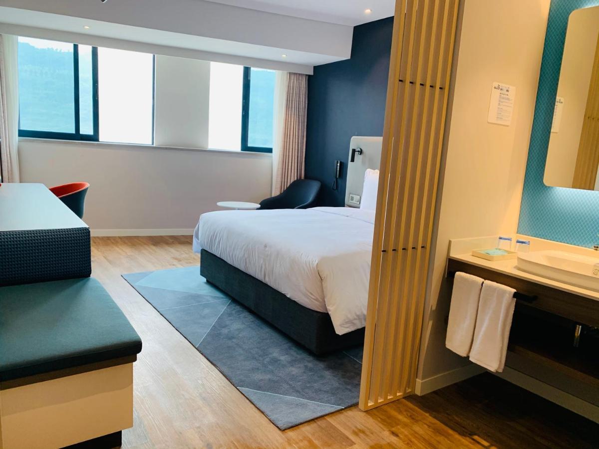 Holiday Inn Express Chongqing Airport Zone By Ihg Eksteriør billede