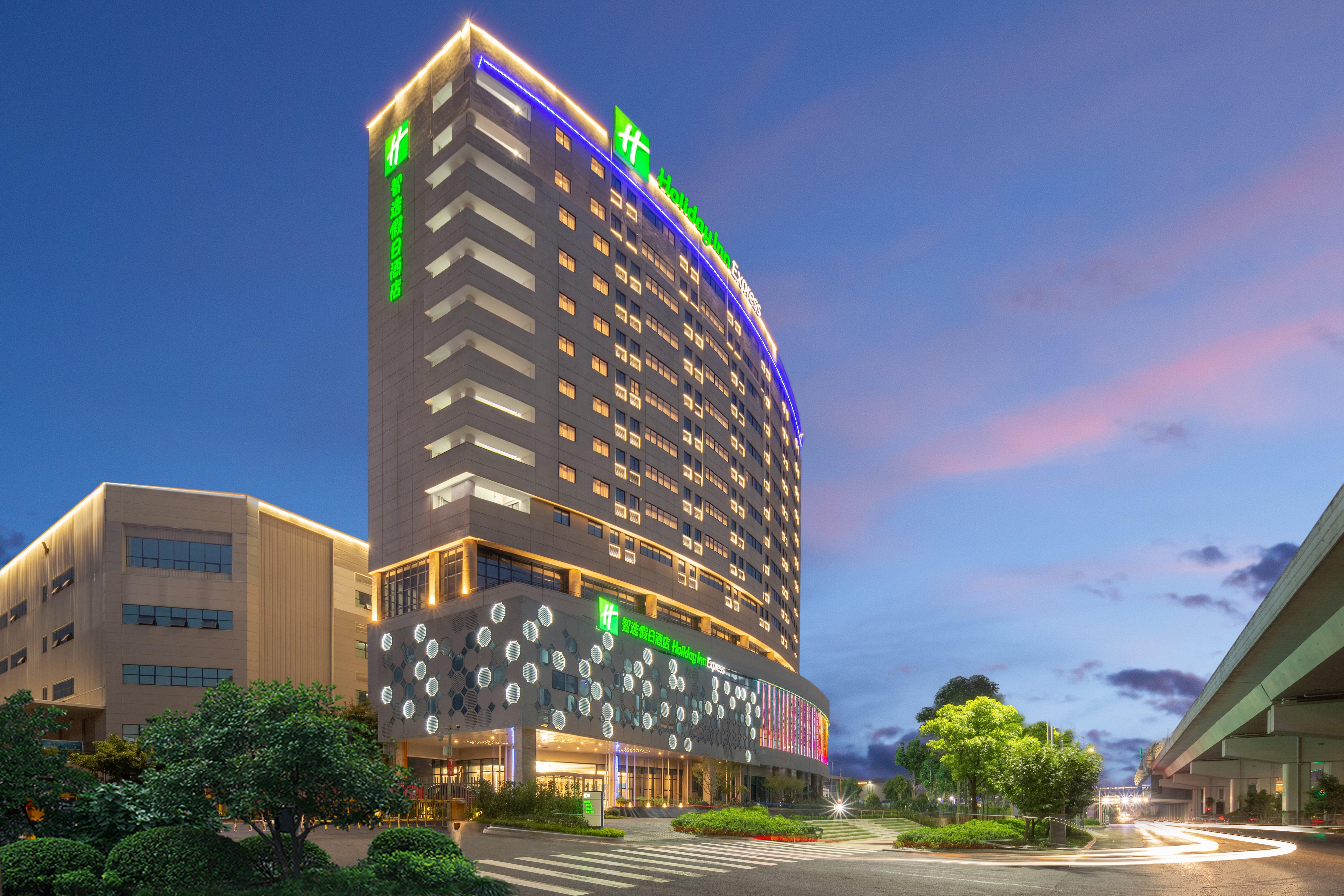 Holiday Inn Express Chongqing Airport Zone By Ihg Eksteriør billede